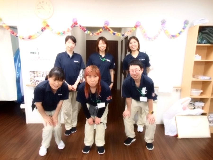 かすがやま翔裕館Ⅰ号館(介護職/ヘルパーの求人)の写真2枚目:幅広い年齢層の職員が働いています!明るく業務に取り組める方をお待ちしております!