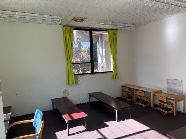 児童デイサービスわくわく（児童指導員/指導員の求人）の写真11枚目：おやつ・学習室