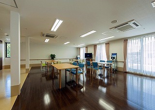 指定通所介護事業所デイサービス八重桜朱雀（介護職/ヘルパーの求人）の写真2枚目：