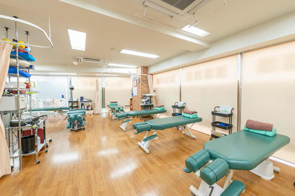 竹の塚西口整骨院(柔道整復師の求人)の写真1枚目: