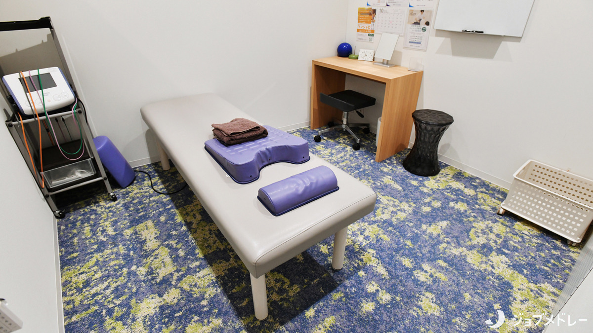 iCure鍼灸接骨院 丸の内(柔道整復師の求人)の写真10枚目:個室の施術室です