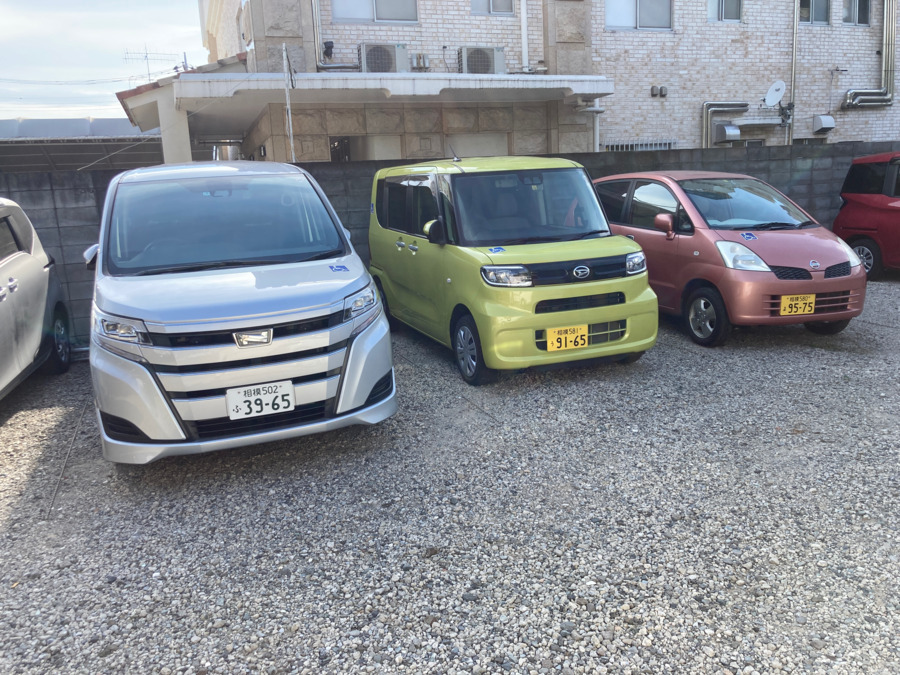 デイサービス櫻梅桃李　北里（介護タクシー/ドライバーの求人）の写真5枚目：送迎車（ノア　タント　モコ）