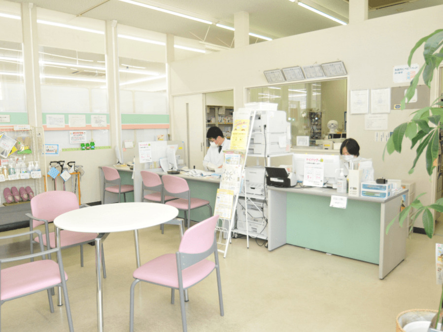 やまかわ薬局 庭瀬店（薬剤師の求人）の写真2枚目：やまかわ薬局 庭瀬店の内観