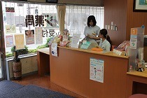 オレンジ薬局の写真2枚目：温かみのある空間となっています。