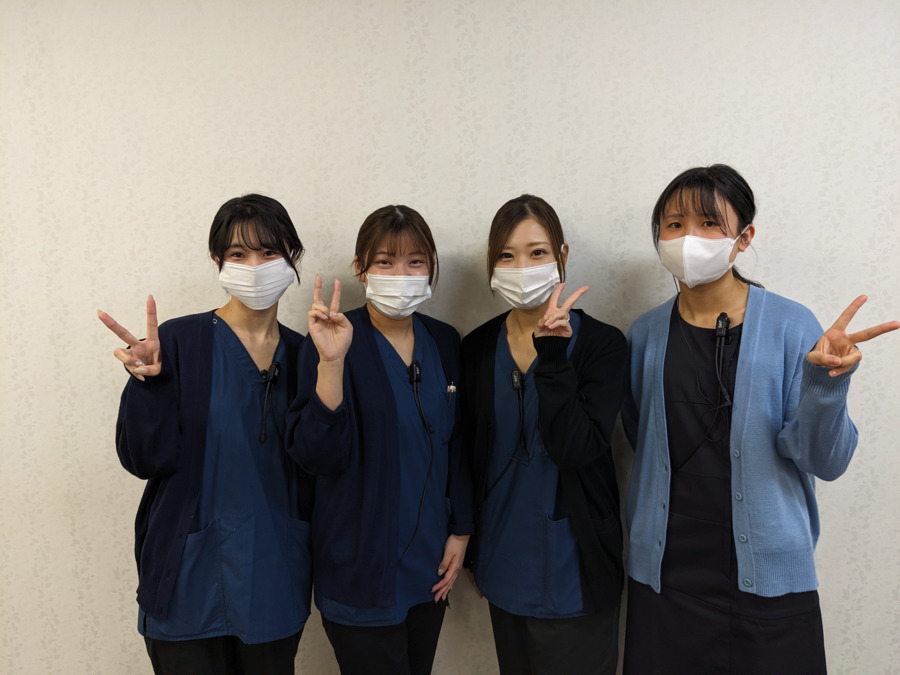 港スワン歯科・矯正歯科（医療事務/受付の求人）の写真2枚目：一緒に働くスタッフさんたちです！
