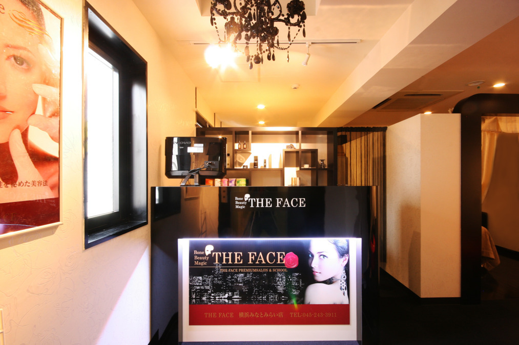 小顔コルギプレミアムサロン THE FACEの写真2枚目:お客様のお出迎えお願いいたします。