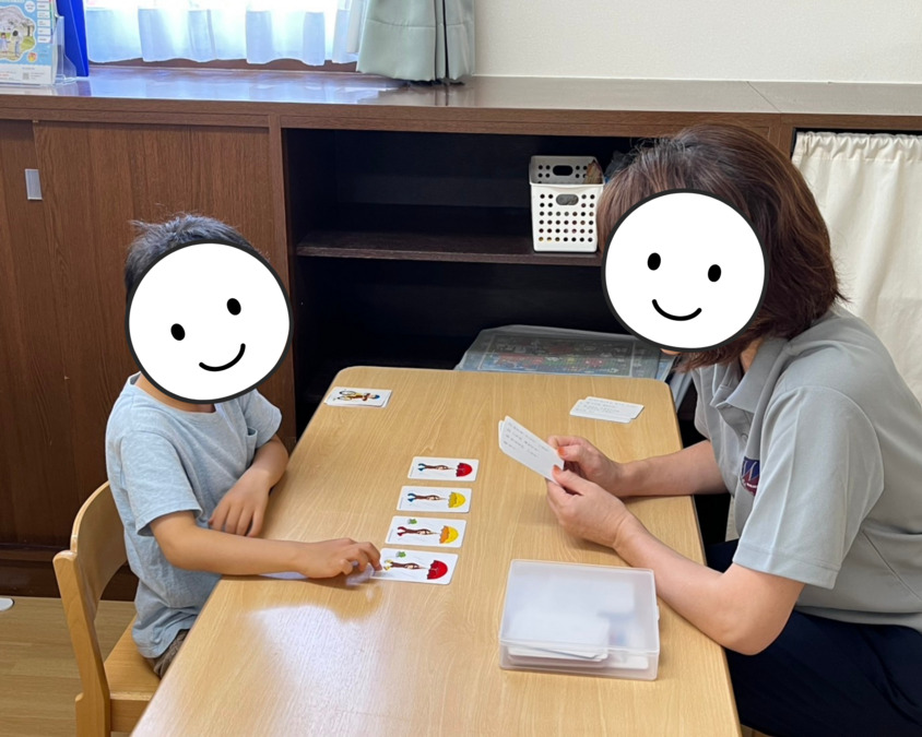 児童発達支援 若草BASE(児童指導員/指導員の求人)の写真3枚目:一人ひとりに合わせたプログラムを行っています。