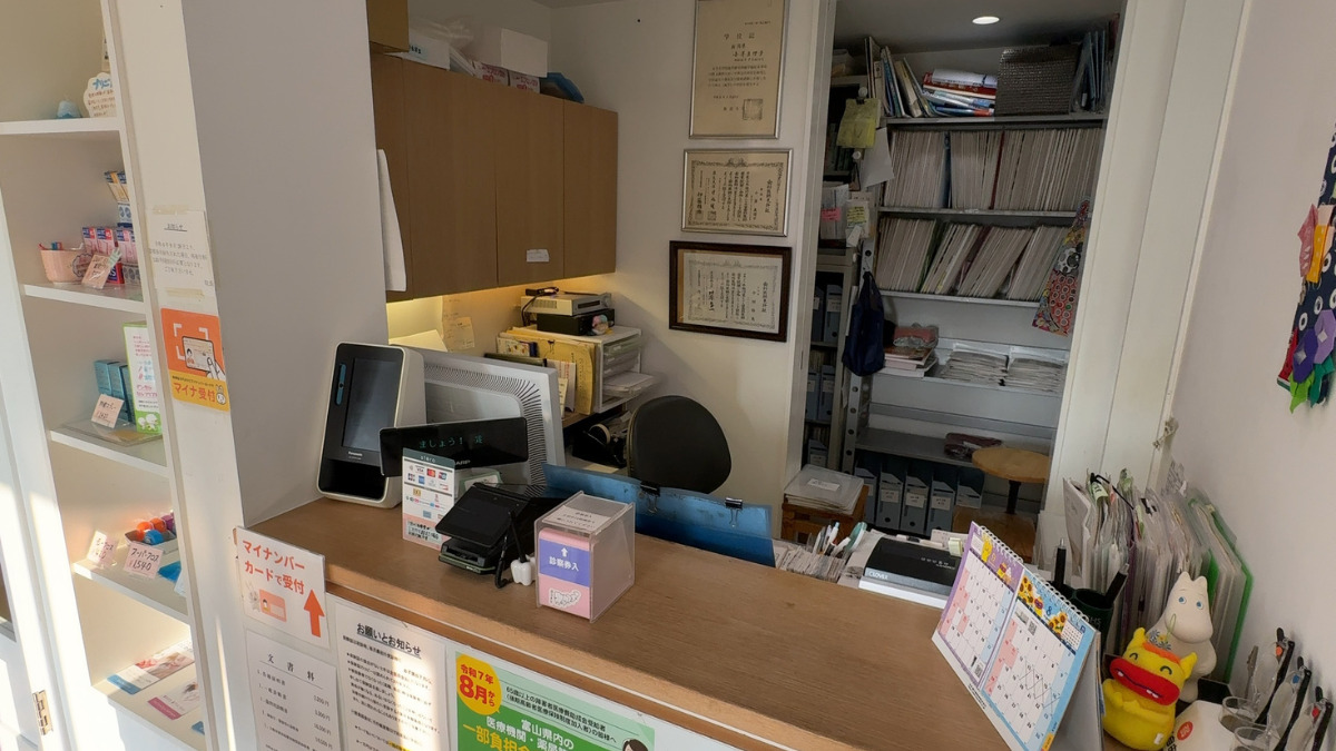 医療法人おざわ歯科医院（歯科衛生士の求人）の写真6枚目：🌸明るい受付で患者さんに安心を届けます🌸