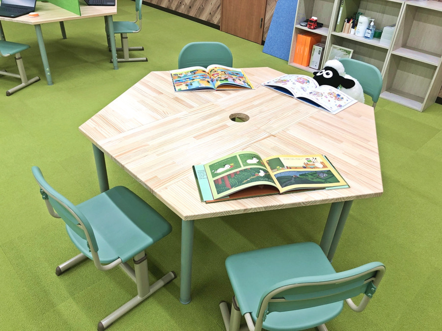 そらいろ ひばりが丘の写真4枚目：全学年の準拠教科書を常備する他、絵本などの図書は定期的に入れ替えを行っています