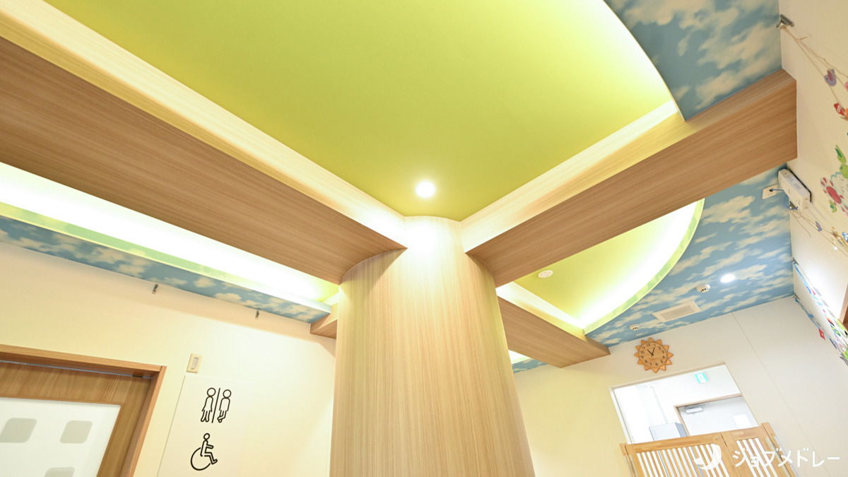 さんさん森の保育園石神井公園（保育士の求人）の写真9枚目：木のぬくもりに溢れた、開放感のある設計です