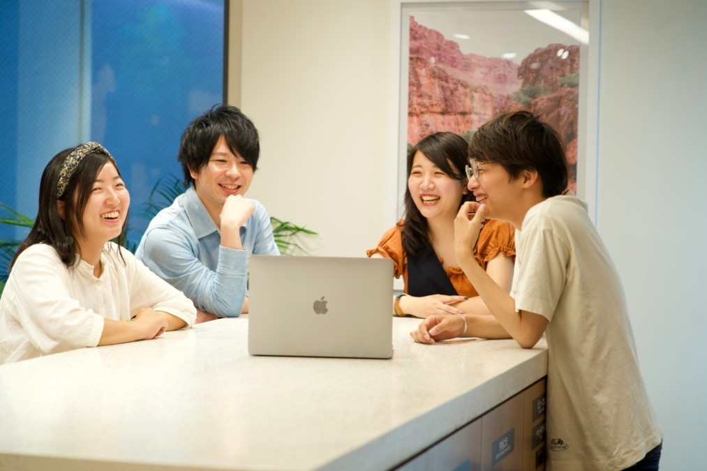 就労移行支援事業所ルーツ 川崎の写真:若いクルーが多く活気があり、ミッションに向かって事業所を運営しています。