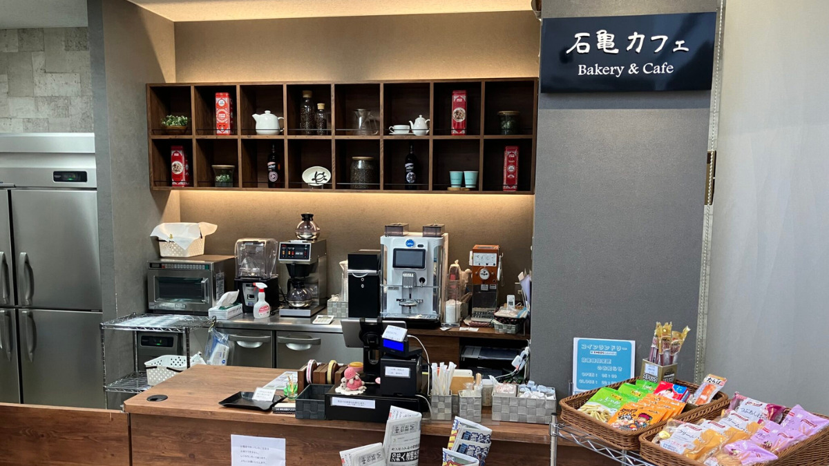 秋田病院(作業療法士の求人)の写真9枚目:当院では1階に石亀カフェを併設しています。