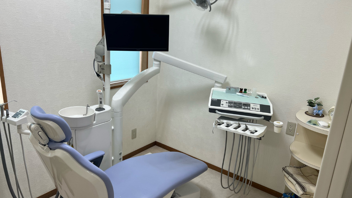 にしもり歯科医院（歯科衛生士の求人）の写真6枚目：半個室のユニットです。
一人一人の患者さまに向き合って治療することが可能です。