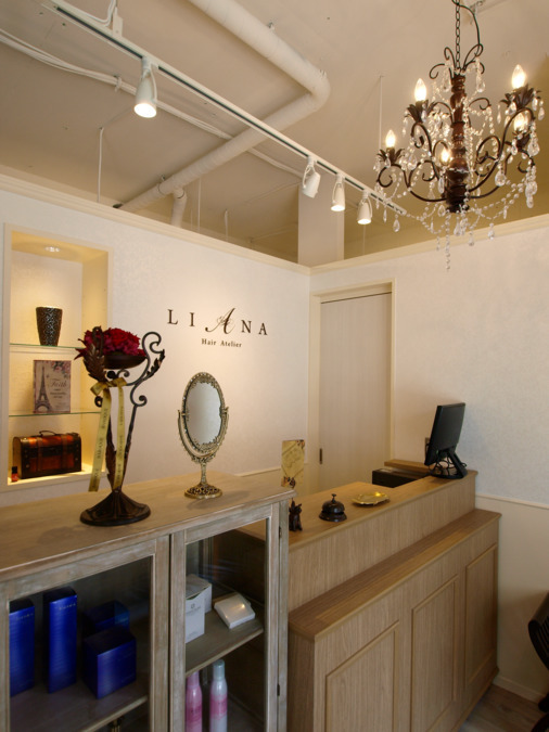 LIANA Hair Atelierの写真5枚目：フロント