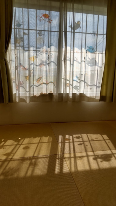 デイハウスかりん（生活支援員の求人）の写真5枚目：創作物を窓に・・・
幻想的な風景に
