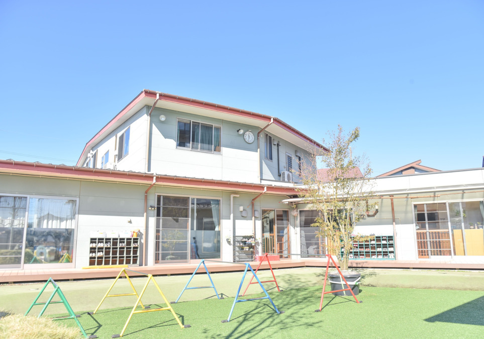 めぇめぇこやぎこども園（認可保育園）（調理師/調理スタッフの求人）の写真2枚目：園舎。
「定時退社制」を設けているので、ワークライフバランスを大切にしています。