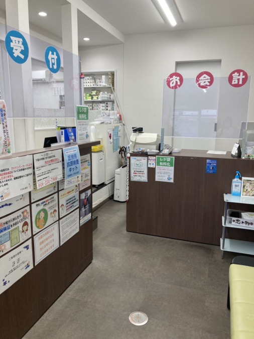すみれ薬局（薬剤師の求人）の写真2枚目：すみれ薬局の内観1