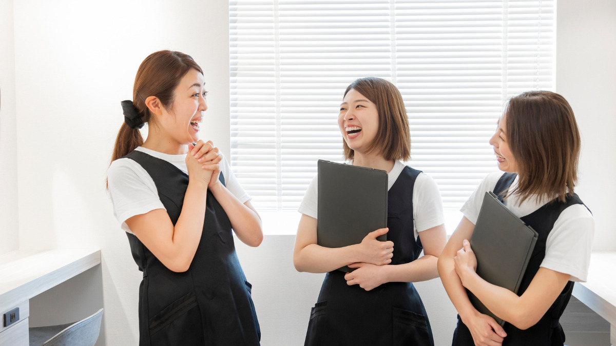 MUQU茨木店【2025年秋オープン予定】（エステティシャン/セラピストの求人）の写真11枚目：年齢は違っても同じ仲間として高めあっています。