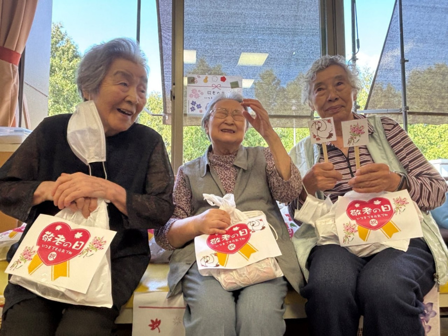 芦別慈恵園　デイサービスセンター（介護タクシー/ドライバーの求人）の写真4枚目：お客様の笑顔にたくさん出会え
、やりがいを感じることのできる事業所ですよ！