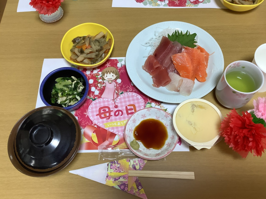 ケアハウスろうたすの写真7枚目：母の日　食事メニュー
