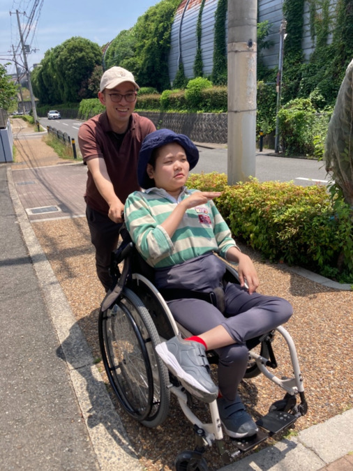 株式会社イツキ《いつき介護支援センター》の写真2枚目：移動支援（ガイドヘルパー）の様子*イメージ　色んな所へ遊びに行きます♪