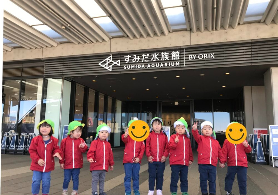 アベニール保育園（保育士の求人）の写真9枚目：2歳児は毎年貸し切りバスで卒園遠足へ★

