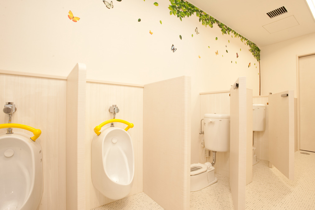 ポピンズナーサリースクール横浜の写真4枚目：可愛らしいトイレでトイレトレーニングもバッチリ！

※写真はイメージです