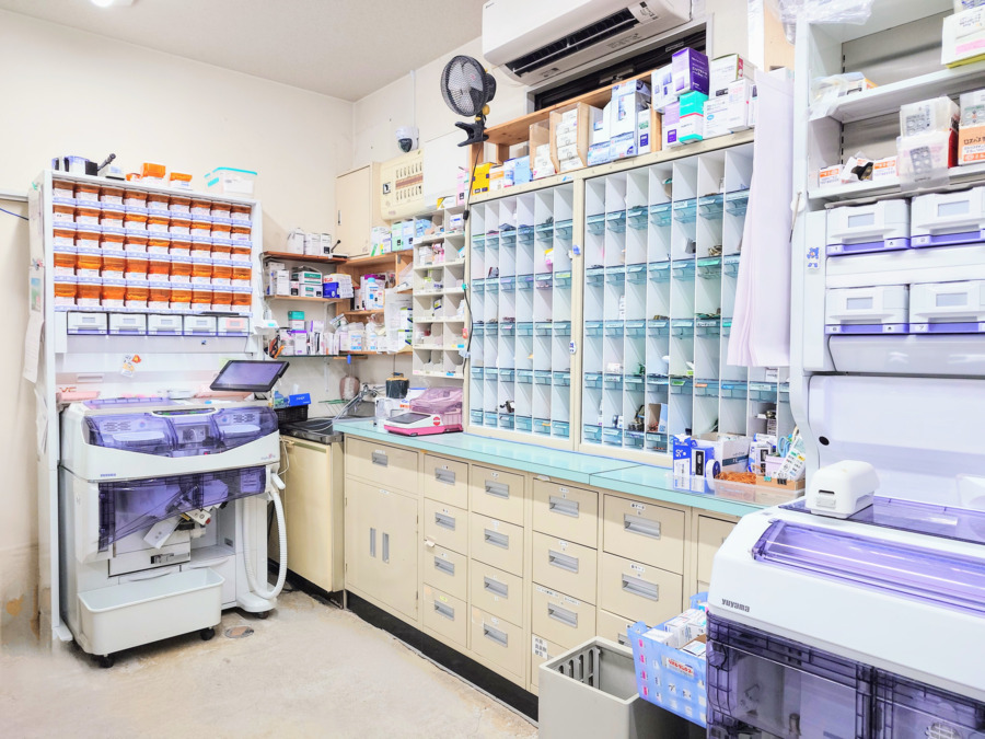 光永薬局畝刈店（薬剤師の求人）の写真2枚目：最新の自動分包機や監査システムを導入しており安心して調剤、投薬ができます。