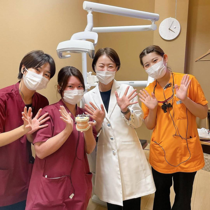 医療法人社団よしの歯科クリニック（歯科衛生士の求人）の写真1枚目：教育制度が整っており仲間と共に高め合いながら成長できる環境があります