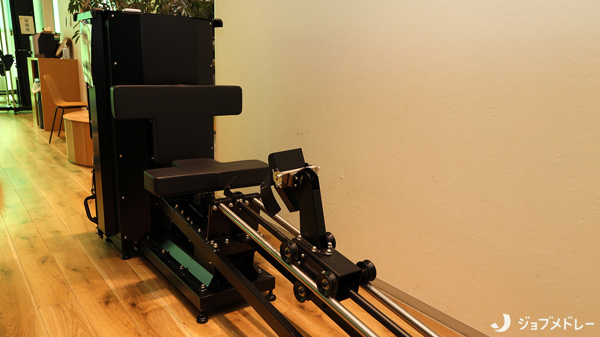 荻窪リハビリトレーニングこもれびテラス(理学療法士の求人)の写真17枚目:4Dストレッチマシンを導入しています