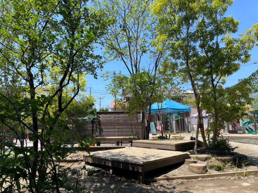 認定こども園ひなどり幼稚園（幼稚園教諭の求人）の写真2枚目：園庭