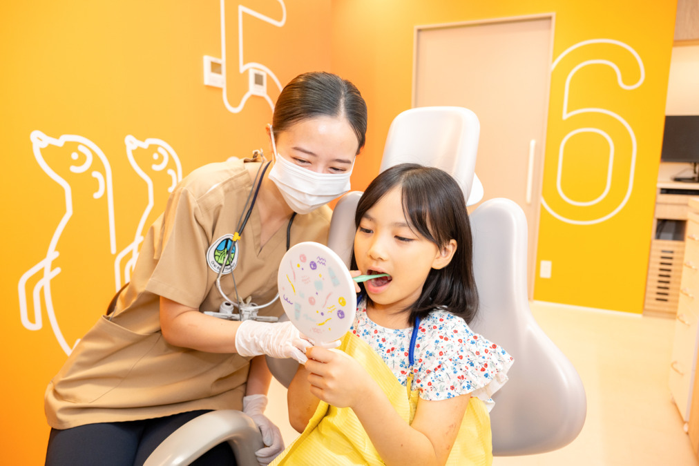 高針台デンタルオフィス おとな歯科こども矯正歯科(管理栄養士/栄養士の求人)の写真6枚目:平日15時以降は小児患者がほとんどです。賑やかな雰囲気の中楽しく業務を行えます!
