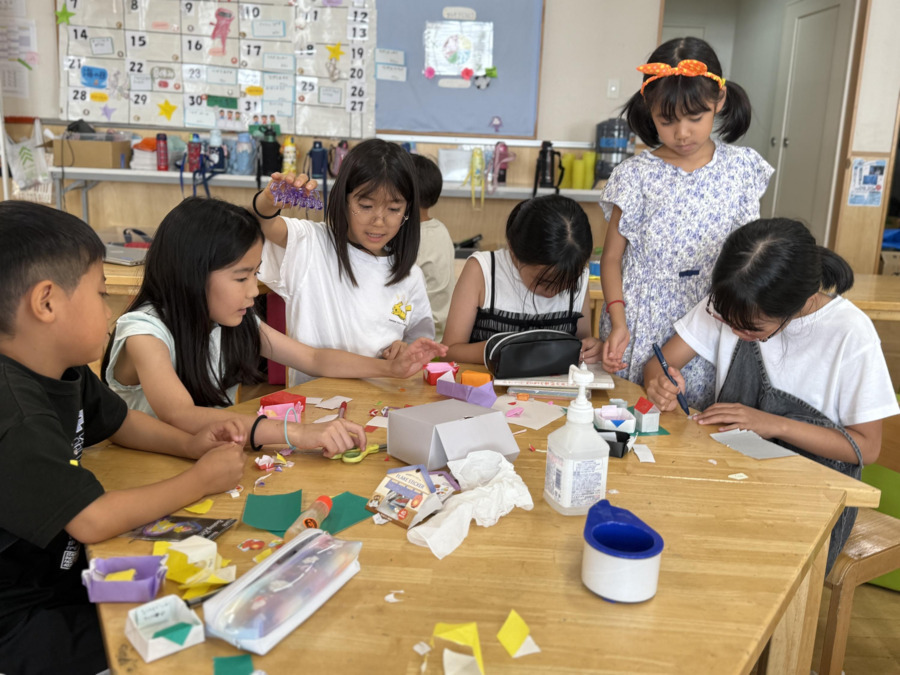 キッズ大陸さいたま与野園（保育士の求人）の写真3枚目：制作イベント。学童の時間で様々なイベントが実施されます。