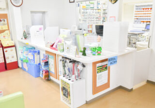 かおる薬局（薬剤師の求人）の写真2枚目：かおる薬局の内観
