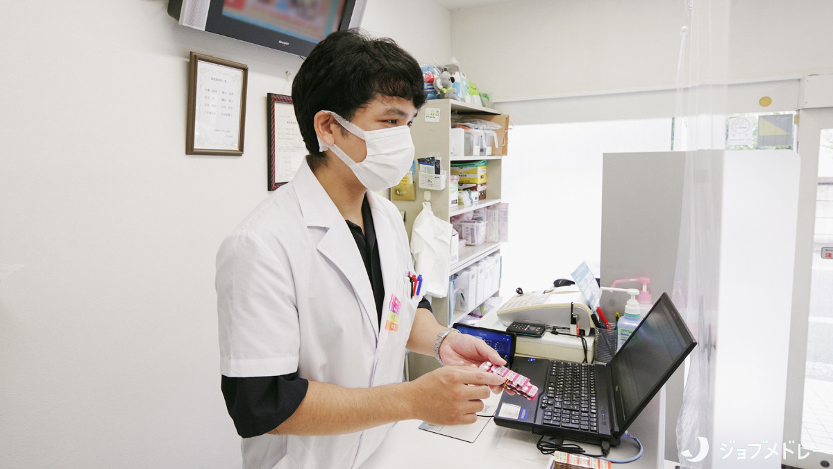 すずらん薬局いずみ野店（薬剤師の求人）の写真15枚目：お薬の説明は常に「丁寧に」「わかりやすく」を心掛けています♪