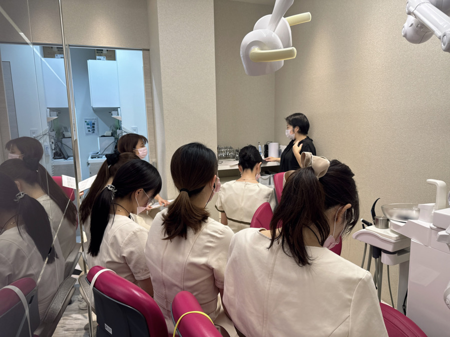 THREE歯科・矯正歯科（歯科助手の求人）の写真4枚目：