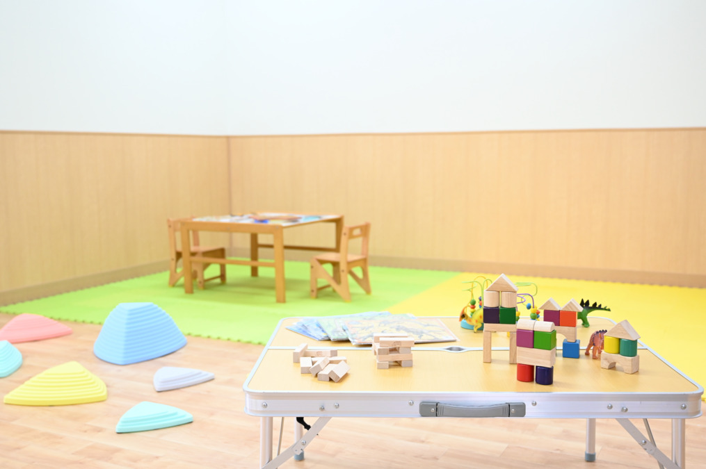 ぽかぽかステップ　豊田教室（介護タクシー/ドライバーの求人）の写真2枚目：療育方法や、使用する教材の選定を毎朝スタッフ同士でミーティング。