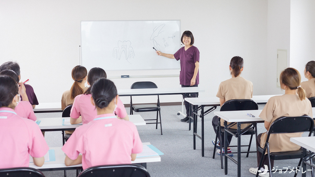小泉歯科医院（歯科衛生士の求人）の写真15枚目：学びの多い環境です◎