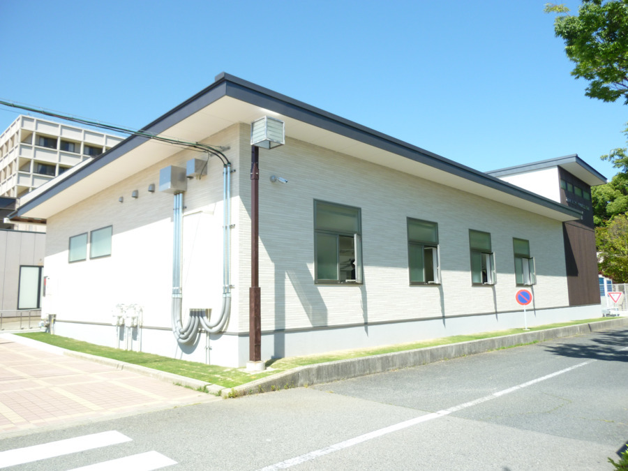 明石市立あかしユニバーサル歯科診療所（歯科衛生士の求人）の写真4枚目：外観（南西角）