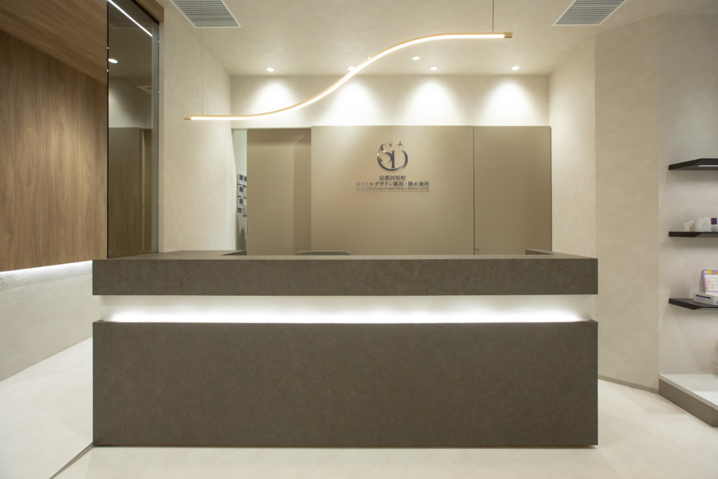 京都河原町スマイルデザイン歯科・矯正歯科【2025年09月16日オープン】（歯科助手の求人）の写真2枚目：受付