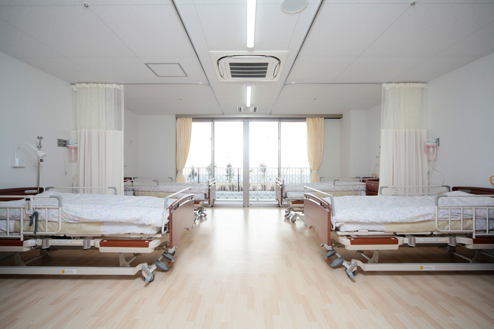 鶴川記念病院(看護師/准看護師の求人)の写真5枚目:4床部屋です