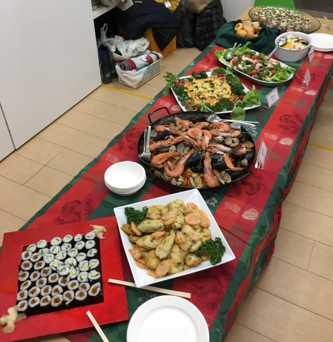 マグハウス都立大学（調理師/調理スタッフの求人）の写真7枚目：クリスマス会などのイベント時には、保護者参加型のビュッフェパーティーを行います。
