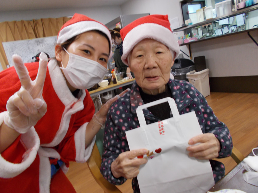 デイサービスぐろーばる（看護師/准看護師の求人）の写真4枚目：恒例のクリスマスパーティ