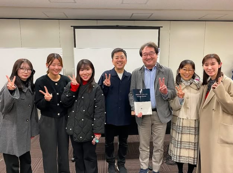 医療法人社団 アートセンター歯科 『新神戸アート歯科・矯正歯科』（歯科衛生士の求人）の写真2枚目：3月に社外のセミナーに参加。スタッフ同士でお互いの特性を知れて良かったです。