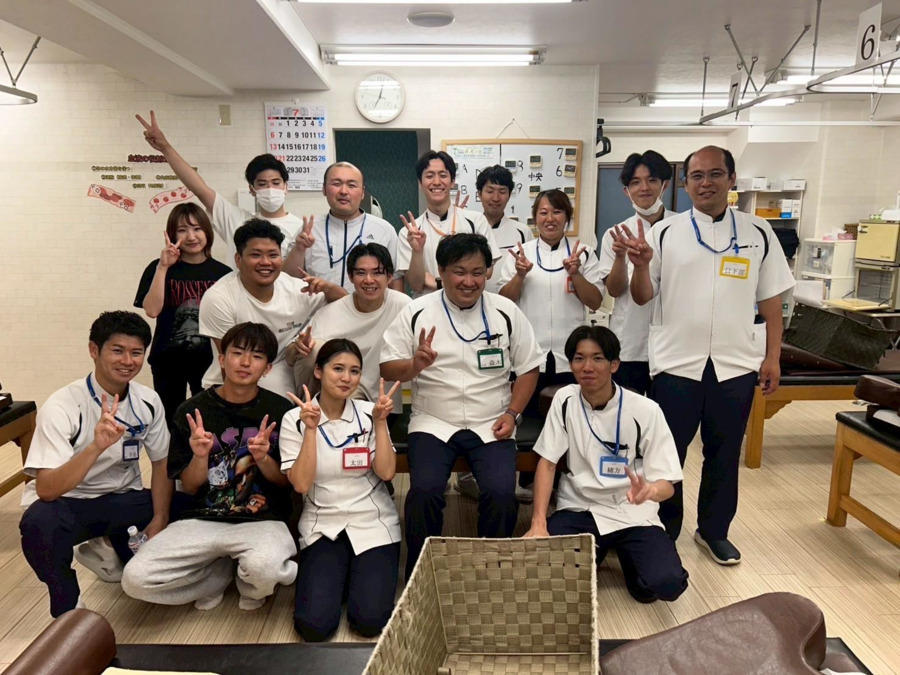 かねもと鍼灸整骨院（鍼灸師の求人）の写真12枚目：オンとオフを大事に明るい雰囲気で働いています！