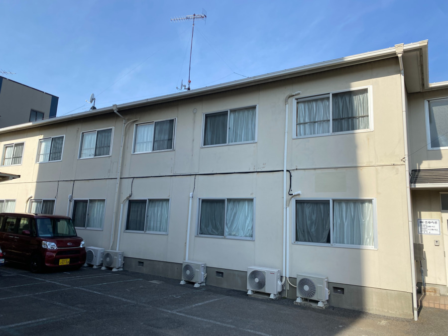 デイサービス　野いちご（介護職/ヘルパーの求人）の写真2枚目：2階建ての建物です。
