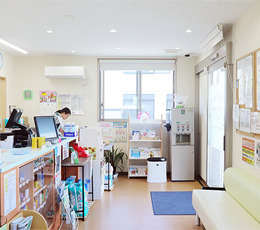 ひだまり薬局 田原店(薬剤師の求人)の写真2枚目:ひだまり薬局 田原店の内観