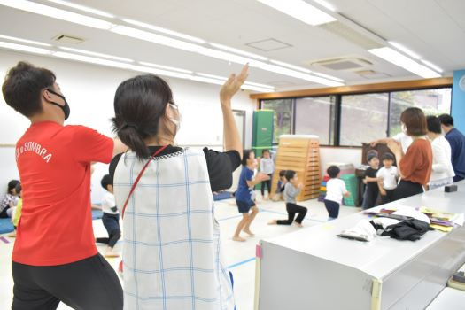 天才キッズクラブ新百合ヶ丘駅園(医療事務/受付の求人)の写真10枚目:先生たちも一緒に楽しく盛り上げます!!