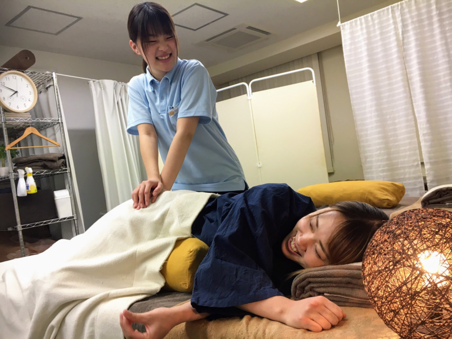あしカラダ横浜店の写真3枚目：学生もＯＫ♪” お休みの期間はガッツり！テスト前は少な目に…等、お気軽にご相談を