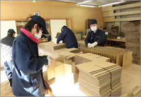 就労継続支援B型事業所 ワーキング花咲の写真2枚目:複数の企業から、異なる製品加工の委託を受注しています